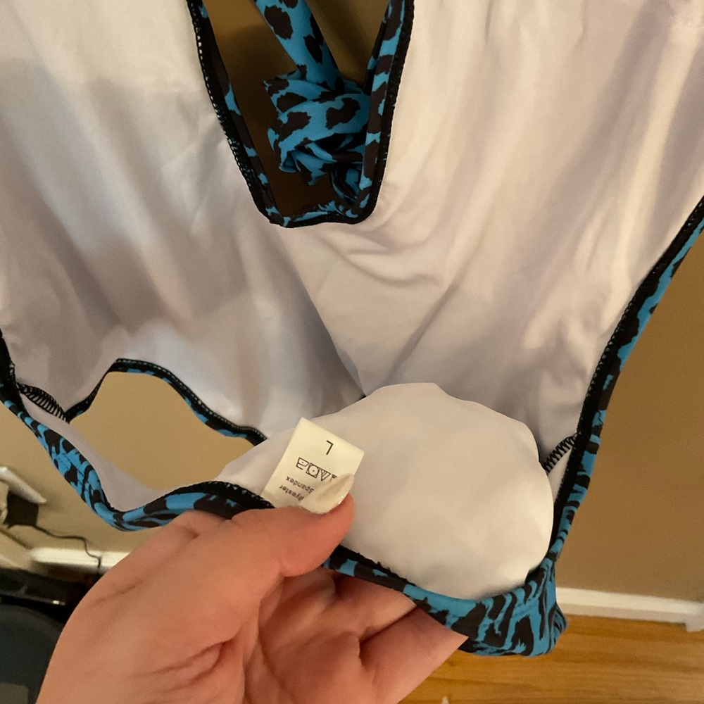 One piece bathing suit - Picture 4 of 4